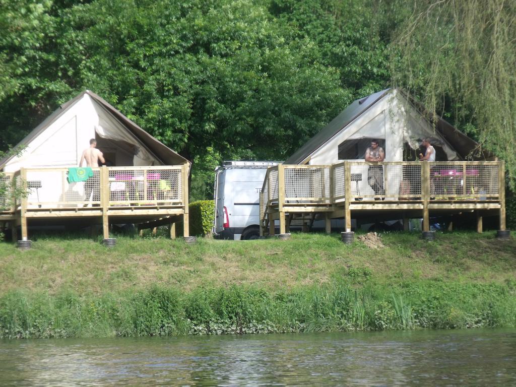 Camping Des Ribieres กงโฟลองส์ ภายนอก รูปภาพ