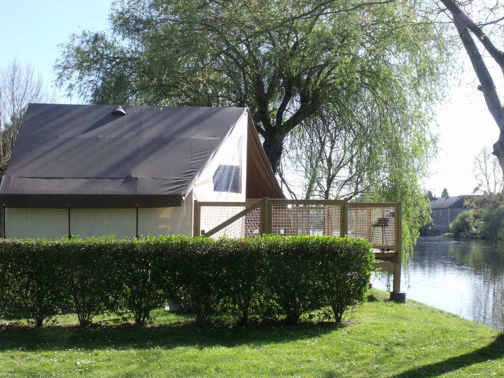 Camping Des Ribieres กงโฟลองส์ ภายนอก รูปภาพ