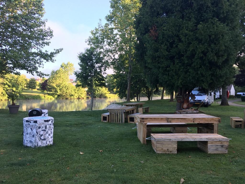 Camping Des Ribieres กงโฟลองส์ ภายนอก รูปภาพ